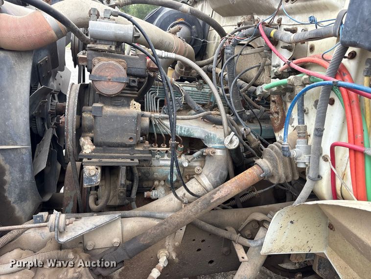 image for item ET7110 1992 International 4700 dump truck