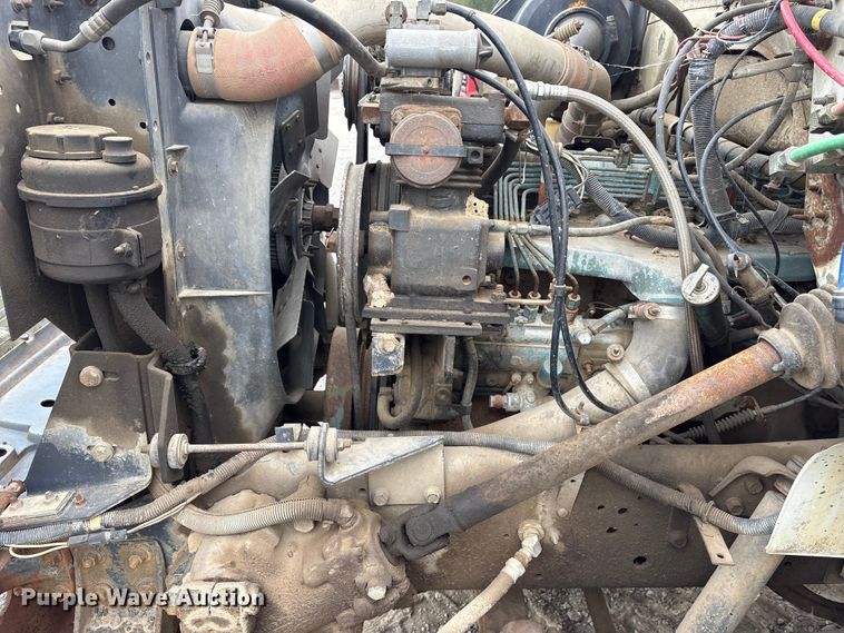 image for item ET7110 1992 International 4700 dump truck