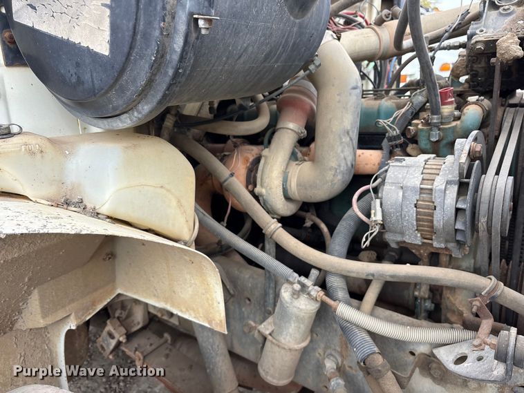 image for item ET7110 1992 International 4700 dump truck