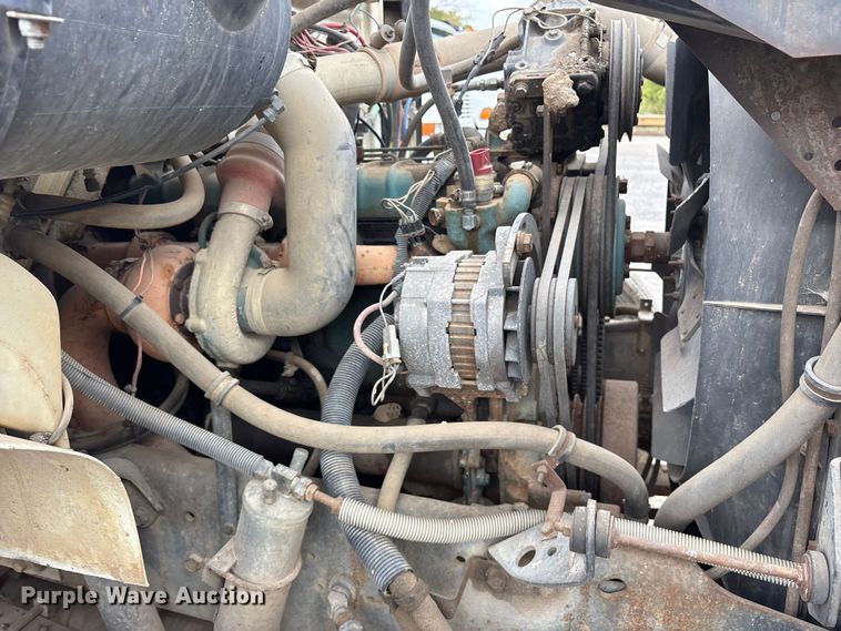 image for item ET7110 1992 International 4700 dump truck