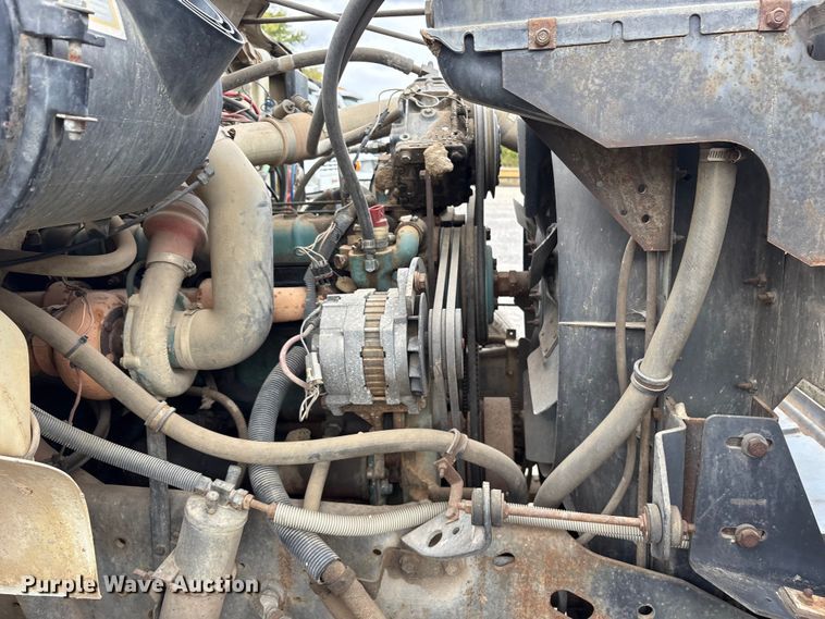 image for item ET7110 1992 International 4700 dump truck