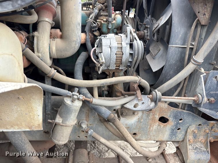 image for item ET7110 1992 International 4700 dump truck