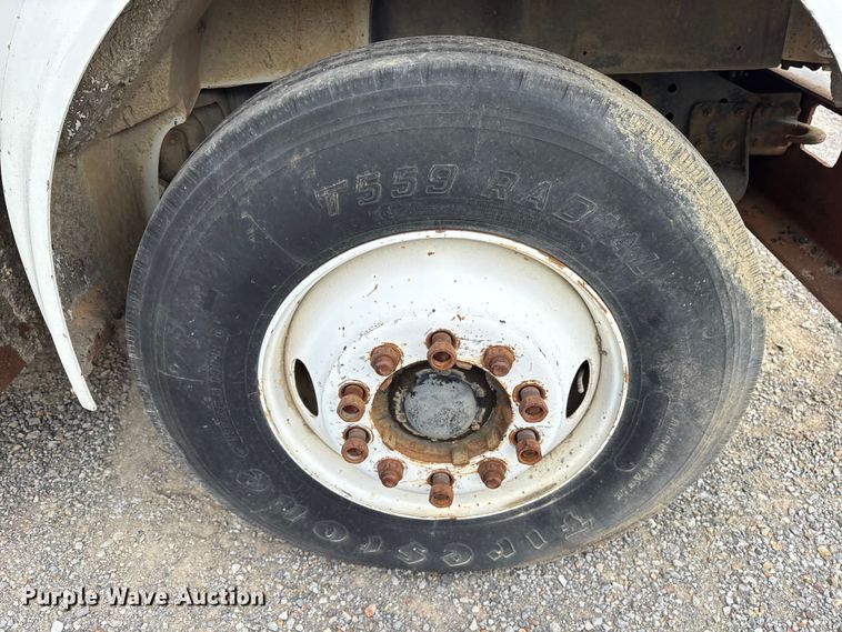 image for item ET7110 1992 International 4700 dump truck