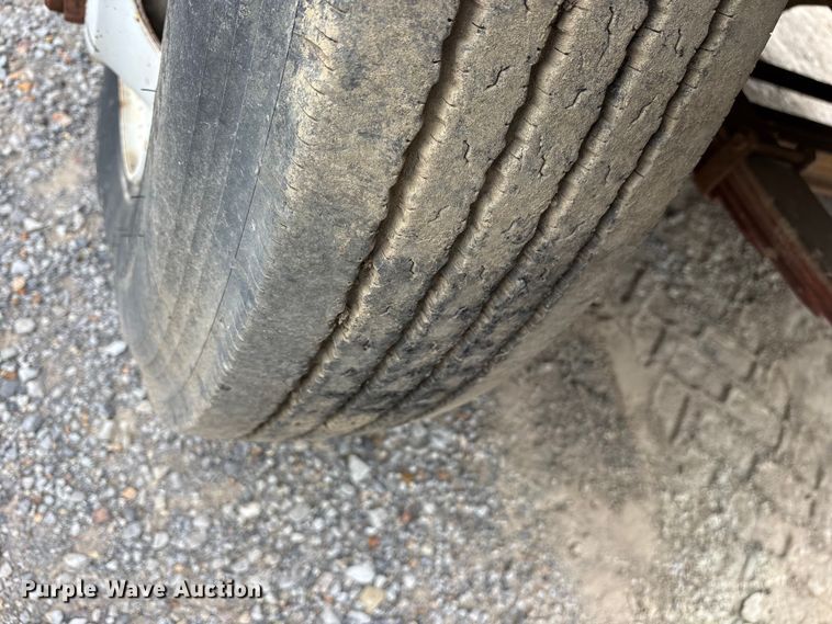 image for item ET7110 1992 International 4700 dump truck