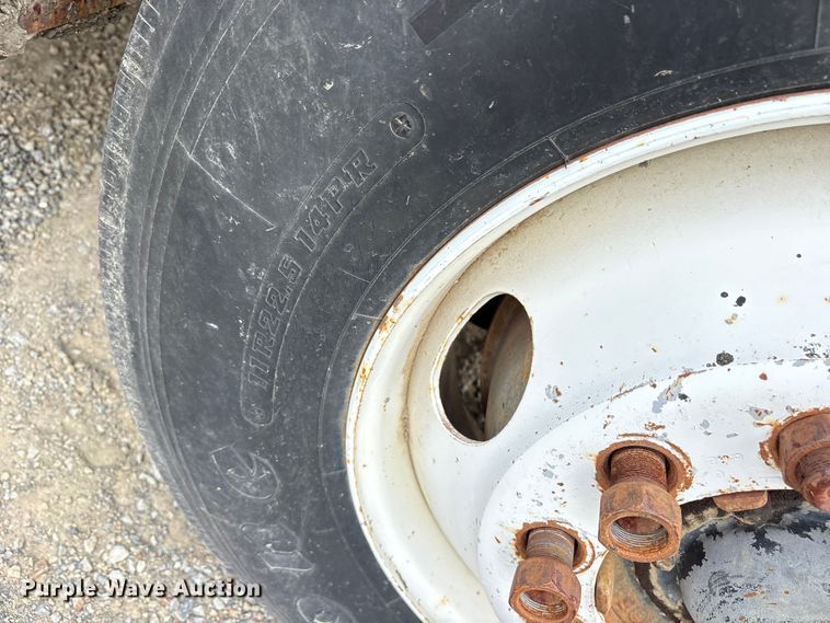 image for item ET7110 1992 International 4700 dump truck