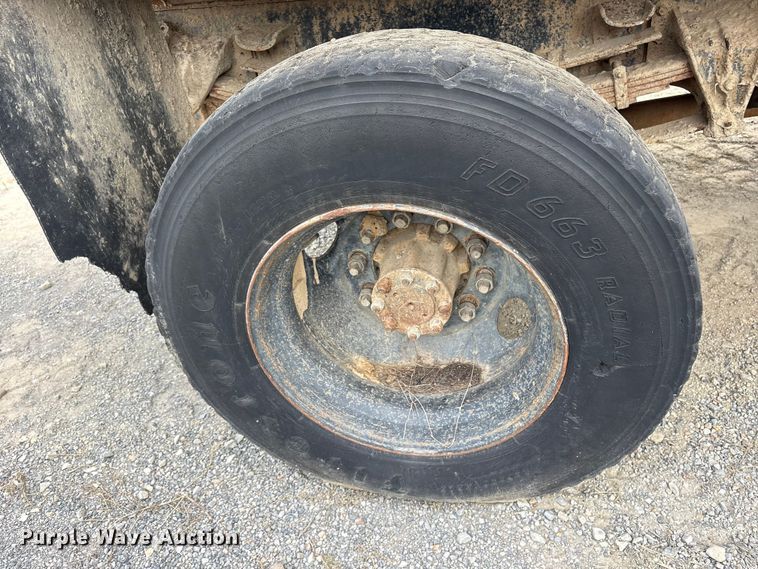 image for item ET7110 1992 International 4700 dump truck