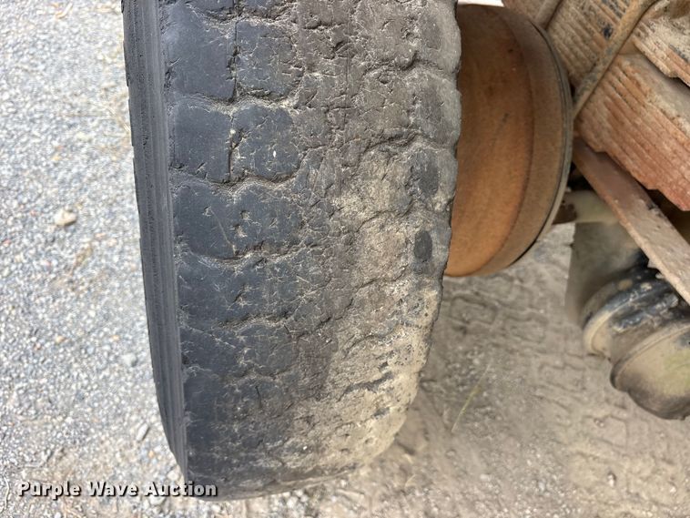 image for item ET7110 1992 International 4700 dump truck