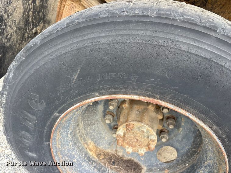 image for item ET7110 1992 International 4700 dump truck