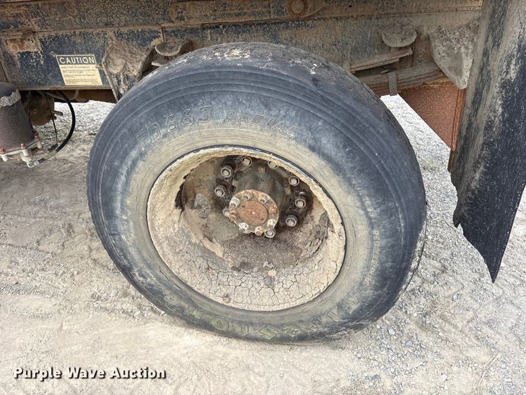 image for item ET7110 1992 International 4700 dump truck