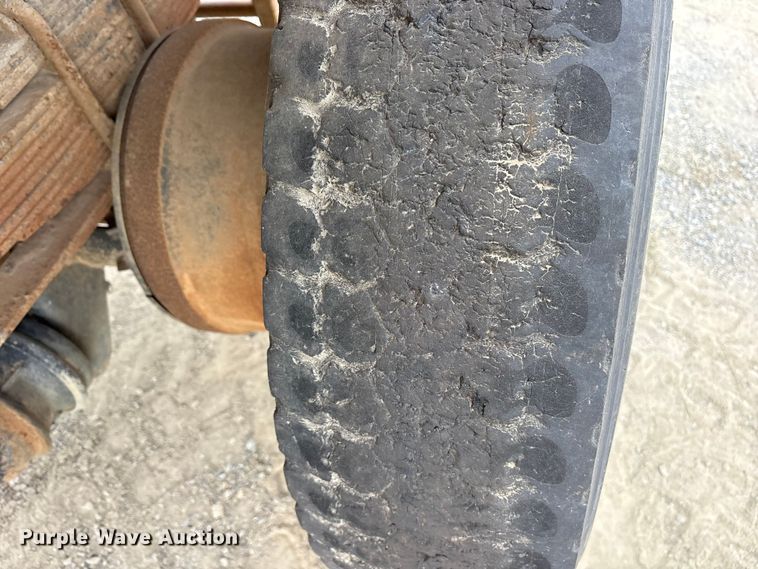 image for item ET7110 1992 International 4700 dump truck