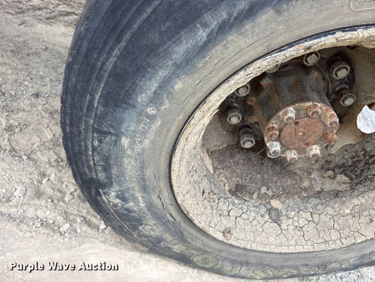 image for item ET7110 1992 International 4700 dump truck