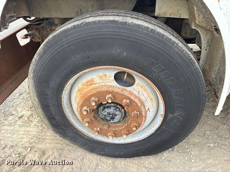 image for item ET7110 1992 International 4700 dump truck