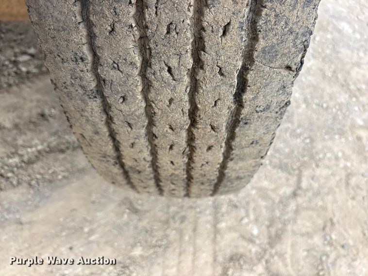 image for item ET7110 1992 International 4700 dump truck