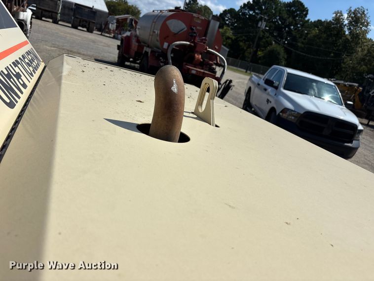 image for item ET7111 1998 Ingersoll Rand P100WJD air compressor