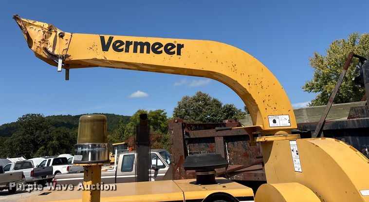 image for item ET7112 2001 Vermeer BC1230A wood chipper