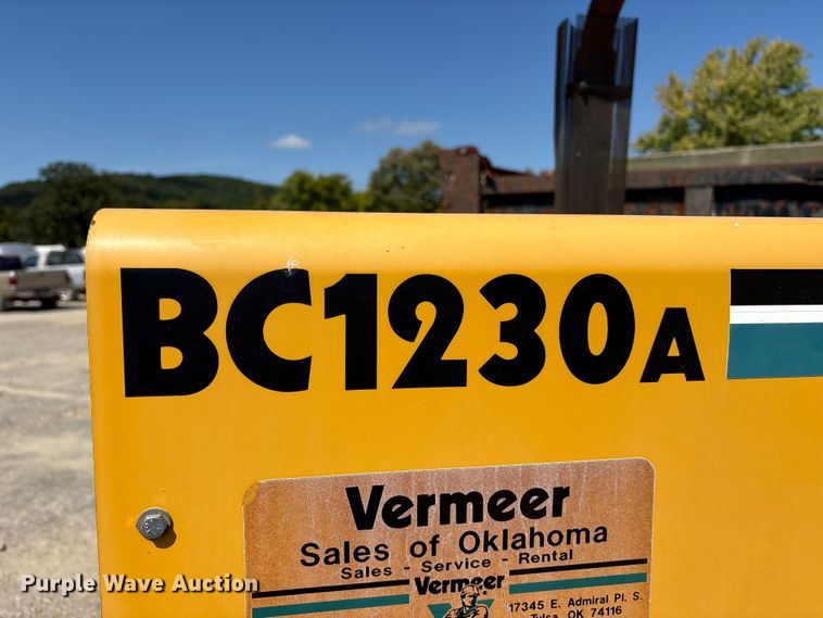 image for item ET7112 2001 Vermeer BC1230A wood chipper