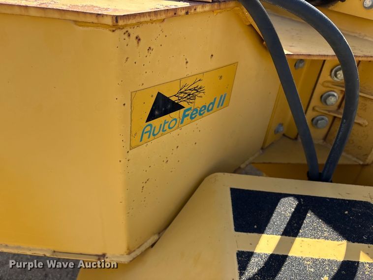 image for item ET7112 2001 Vermeer BC1230A wood chipper