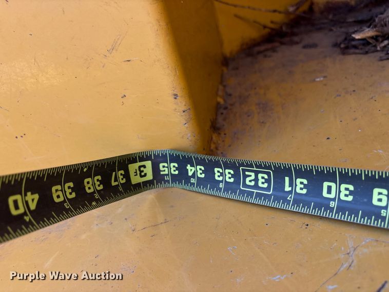 image for item ET7112 2001 Vermeer BC1230A wood chipper