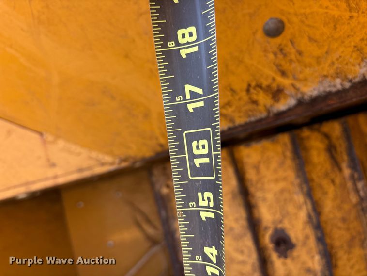 image for item ET7112 2001 Vermeer BC1230A wood chipper