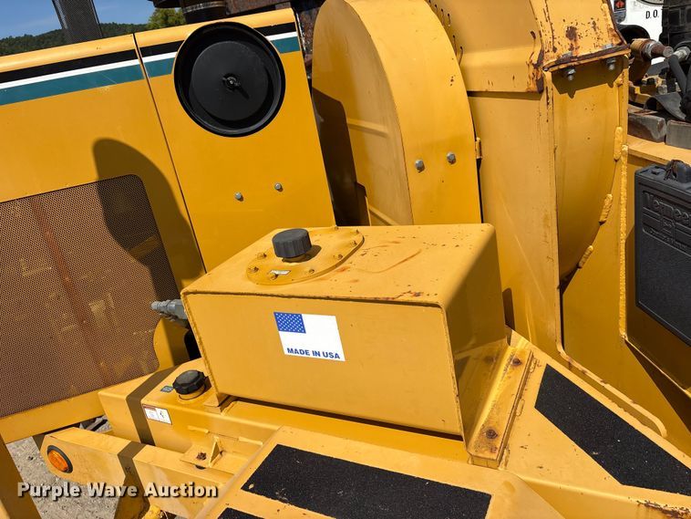 image for item ET7112 2001 Vermeer BC1230A wood chipper