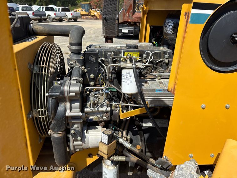 image for item ET7112 2001 Vermeer BC1230A wood chipper