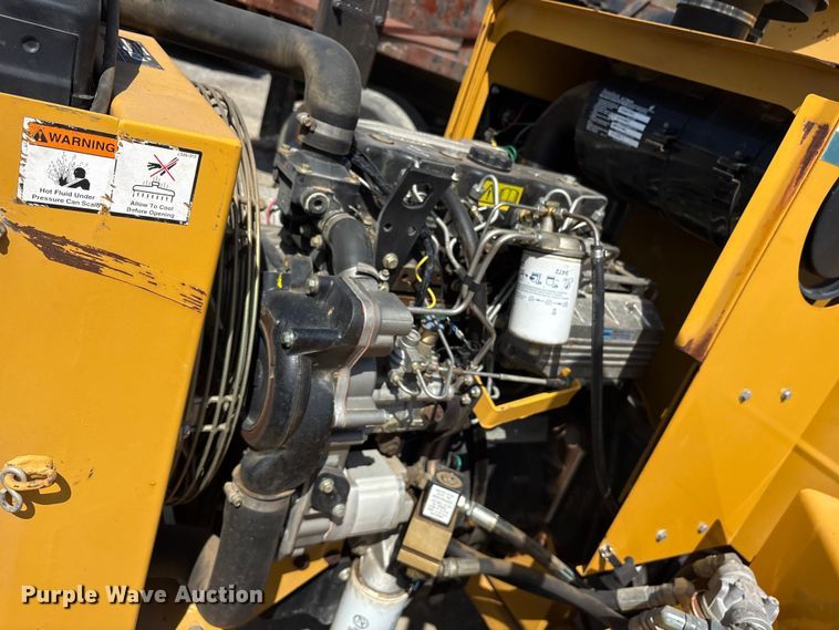 image for item ET7112 2001 Vermeer BC1230A wood chipper