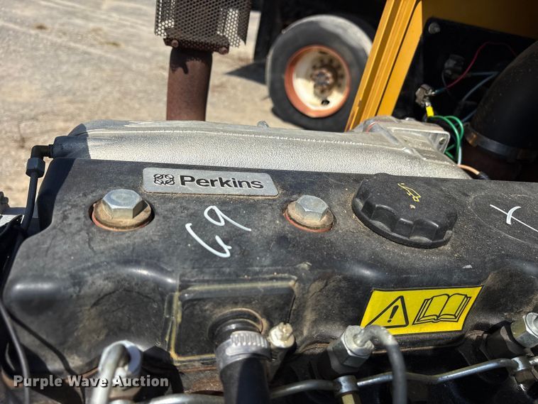 image for item ET7112 2001 Vermeer BC1230A wood chipper