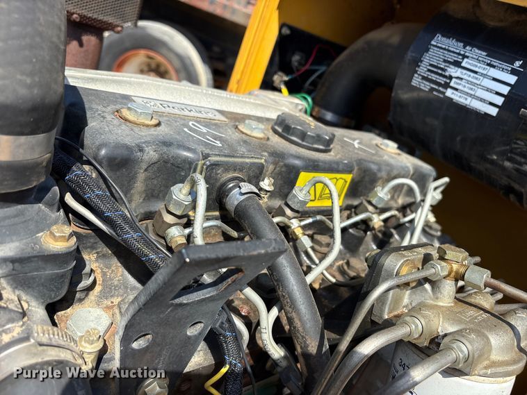 image for item ET7112 2001 Vermeer BC1230A wood chipper