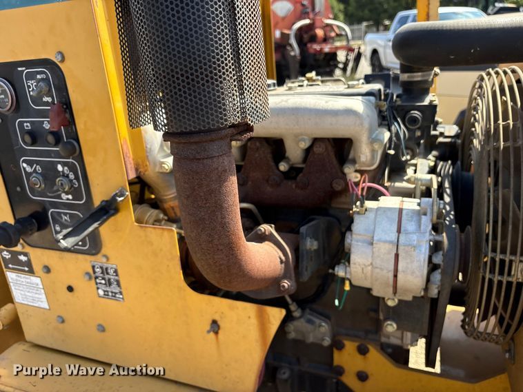 image for item ET7112 2001 Vermeer BC1230A wood chipper