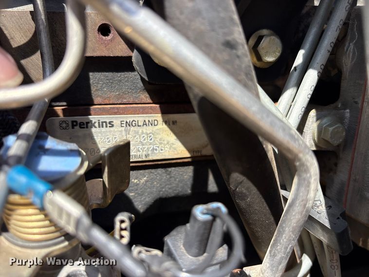 image for item ET7112 2001 Vermeer BC1230A wood chipper