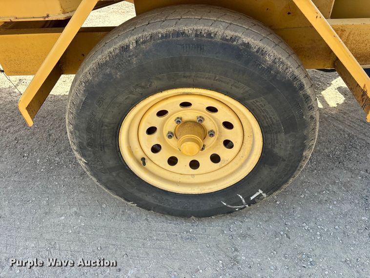 image for item ET7112 2001 Vermeer BC1230A wood chipper