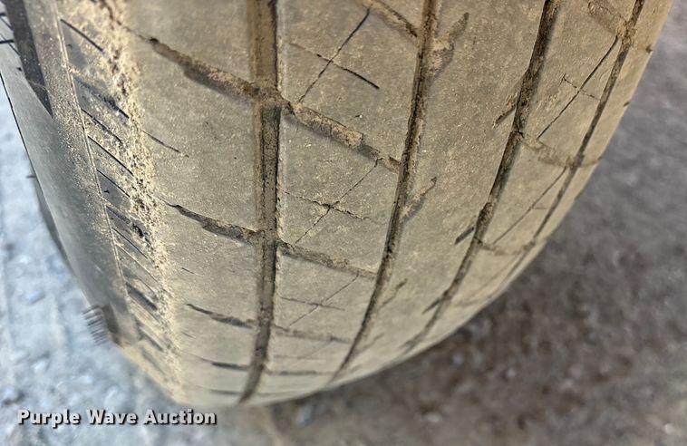 image for item ET7112 2001 Vermeer BC1230A wood chipper