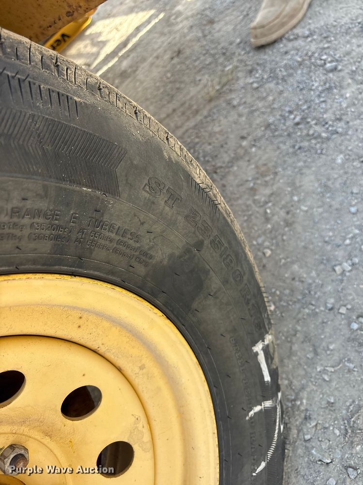 image for item ET7112 2001 Vermeer BC1230A wood chipper