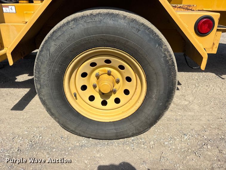 image for item ET7112 2001 Vermeer BC1230A wood chipper