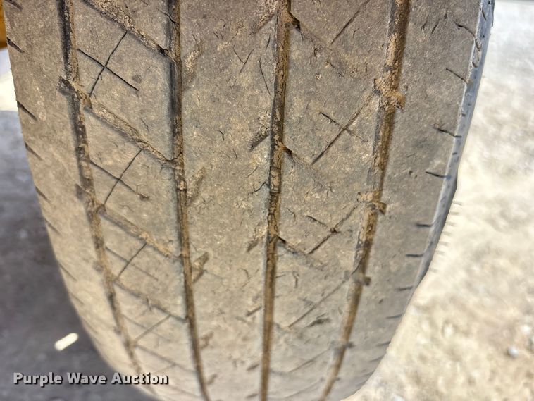 image for item ET7112 2001 Vermeer BC1230A wood chipper