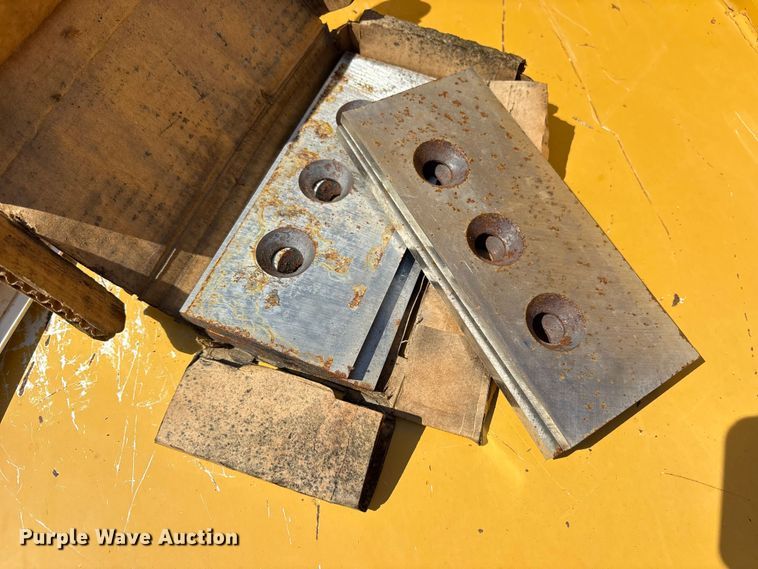 image for item ET7112 2001 Vermeer BC1230A wood chipper