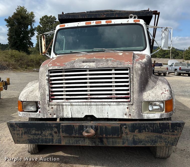 image for item ET7113 1990 International 4700 dump truck