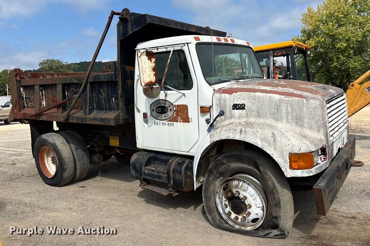 image for item ET7113 1990 International 4700 dump truck
