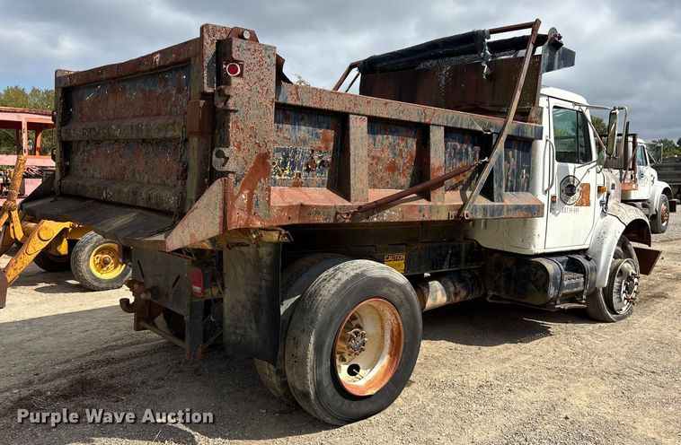 image for item ET7113 1990 International 4700 dump truck