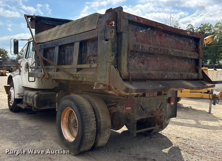image for item ET7113 1990 International 4700 dump truck