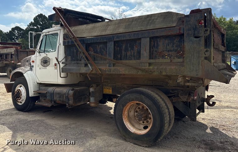 image for item ET7113 1990 International 4700 dump truck