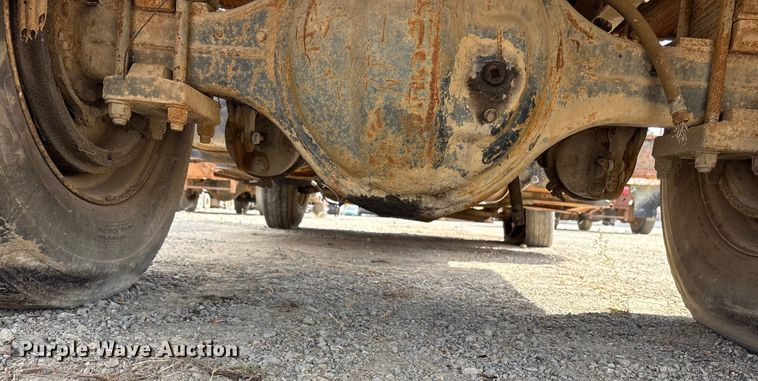 image for item ET7113 1990 International 4700 dump truck