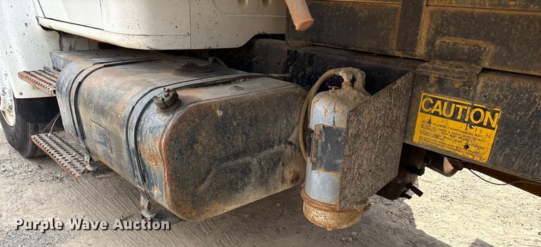 image for item ET7113 1990 International 4700 dump truck