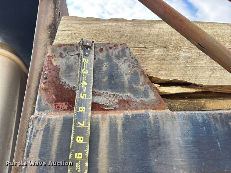 image for item ET7113 1990 International 4700 dump truck