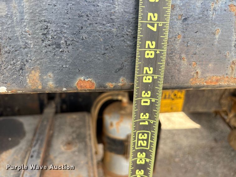 image for item ET7113 1990 International 4700 dump truck