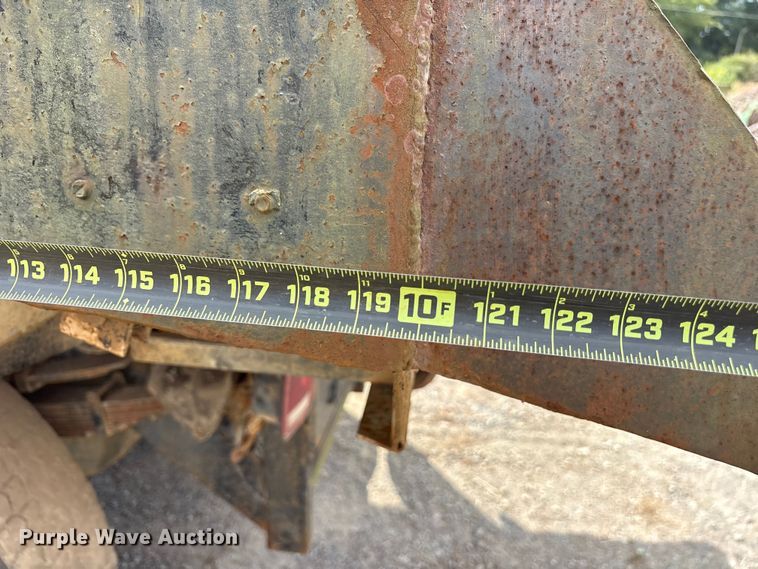 image for item ET7113 1990 International 4700 dump truck