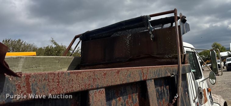 image for item ET7113 1990 International 4700 dump truck