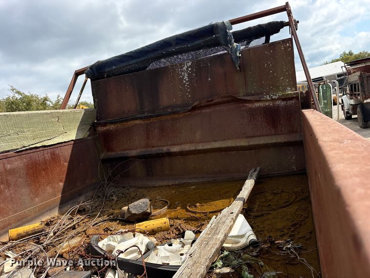 image for item ET7113 1990 International 4700 dump truck