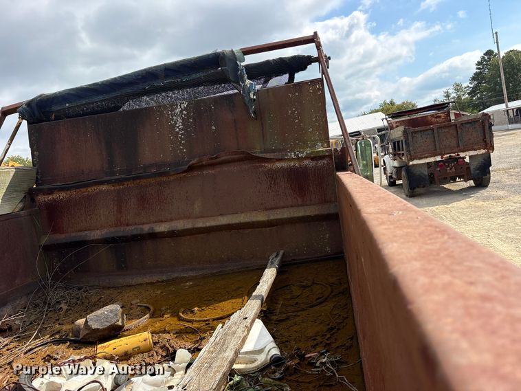 image for item ET7113 1990 International 4700 dump truck