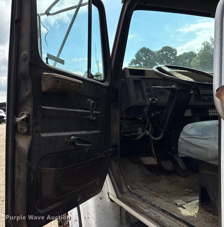 image for item ET7113 1990 International 4700 dump truck